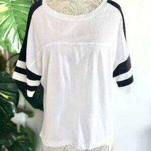 Forever 21 Black and White Short Sleeve Tee Sporty Gym Casual Soccer Medium